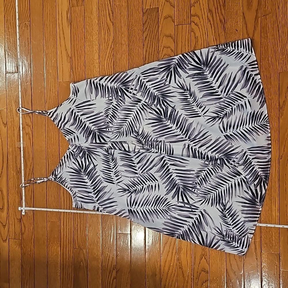 Leaf print spaghetti strap dress
